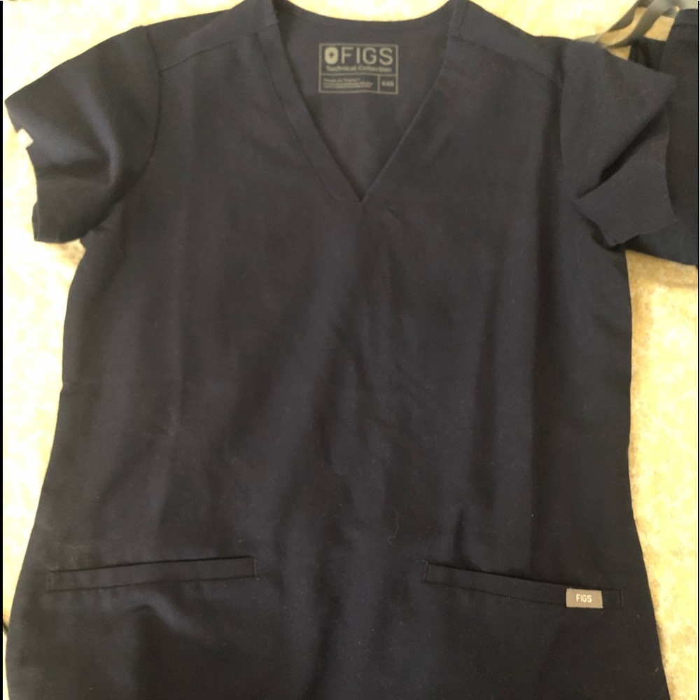 Figs set Navy pants are XXSp yola and top is XXS. Wore a few times